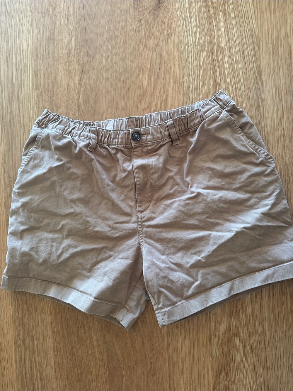 chubbies Men's Flat Front Beige Shorts